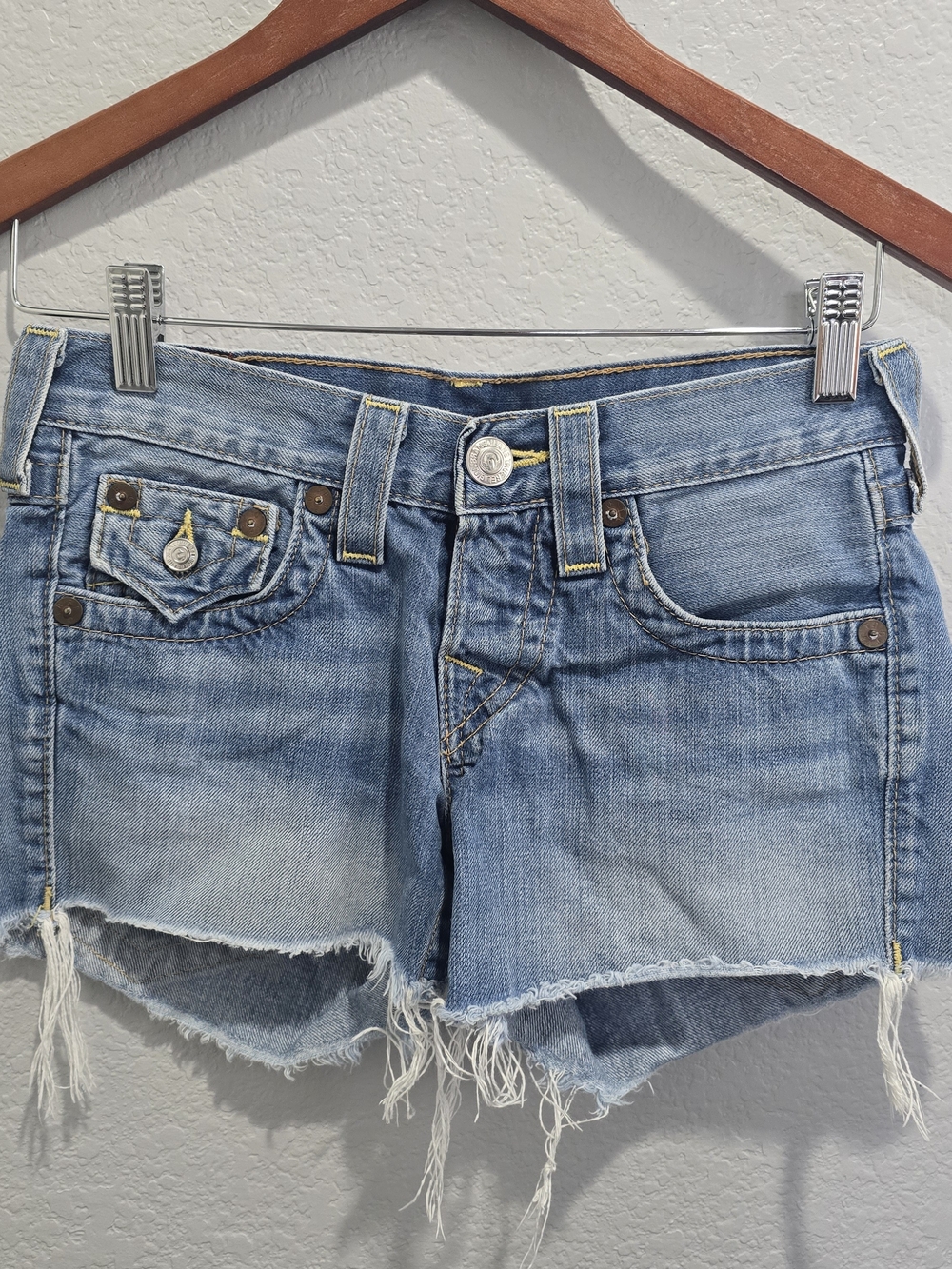 True Religion Blair Denim Shorts Women’s Size 24 Light Wash Flap Pocket Y2K USA
